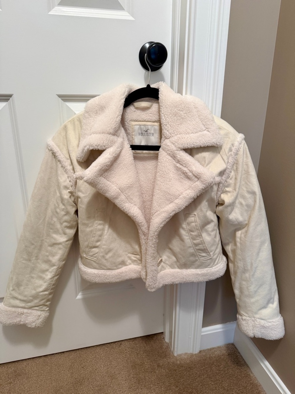 Hollister Cream Sherpa-Trim Cropped Puffer Jacket